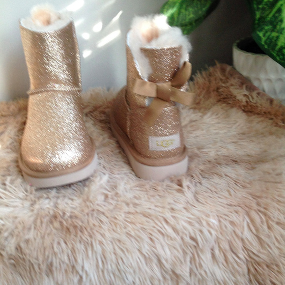 New UGG Mini Bailey Bow Gold Ankle Boots - Picture 4 of 8